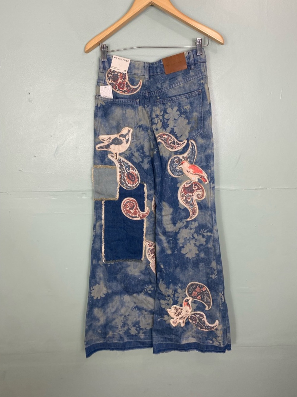 Free People Flying High Patched Jeana Rosebud Blue Bird Paisley Artsy Size 25 - Picture 7 of 9